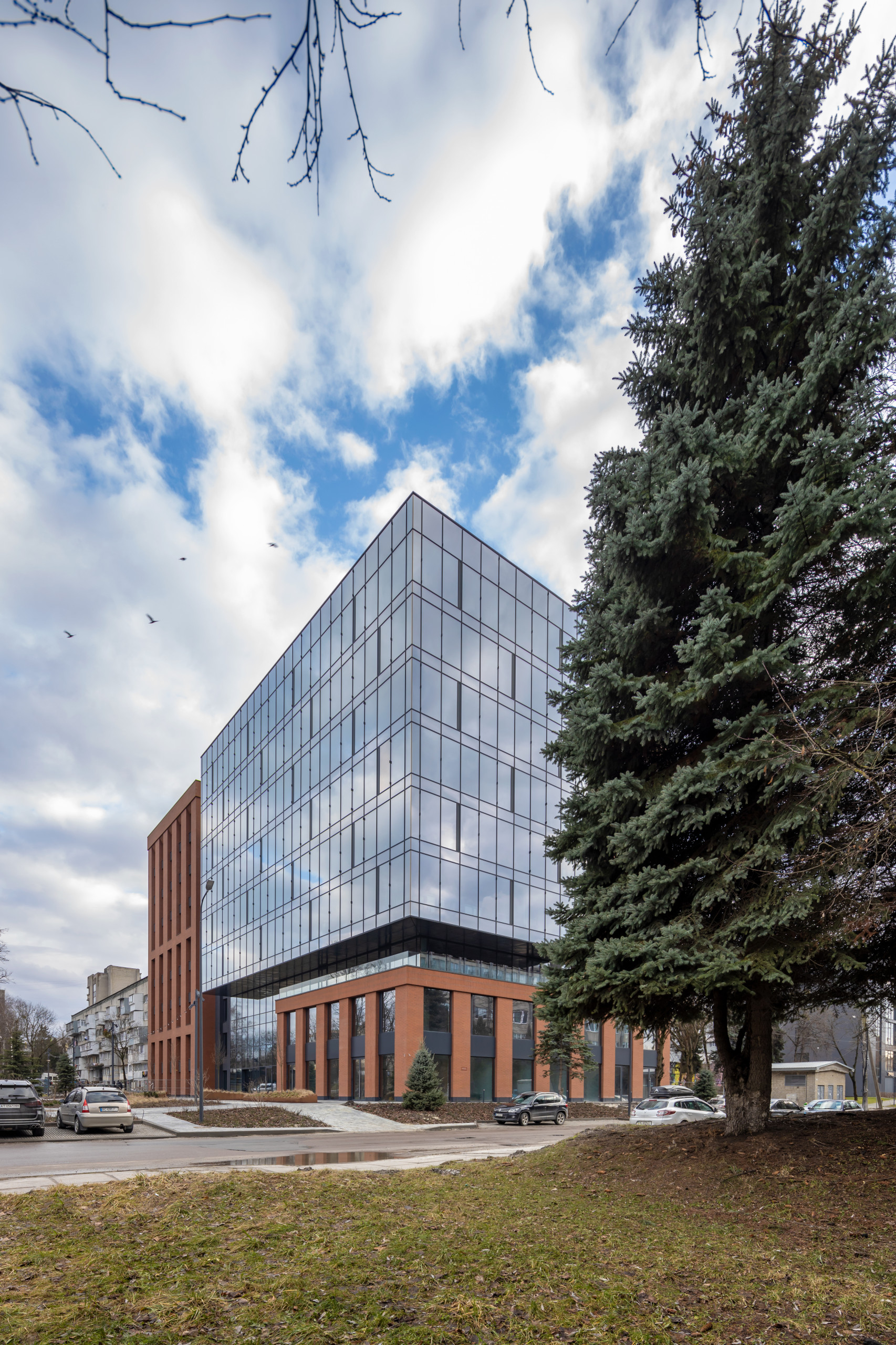 Kristal Plaza бізнес-центр та апарт-готель