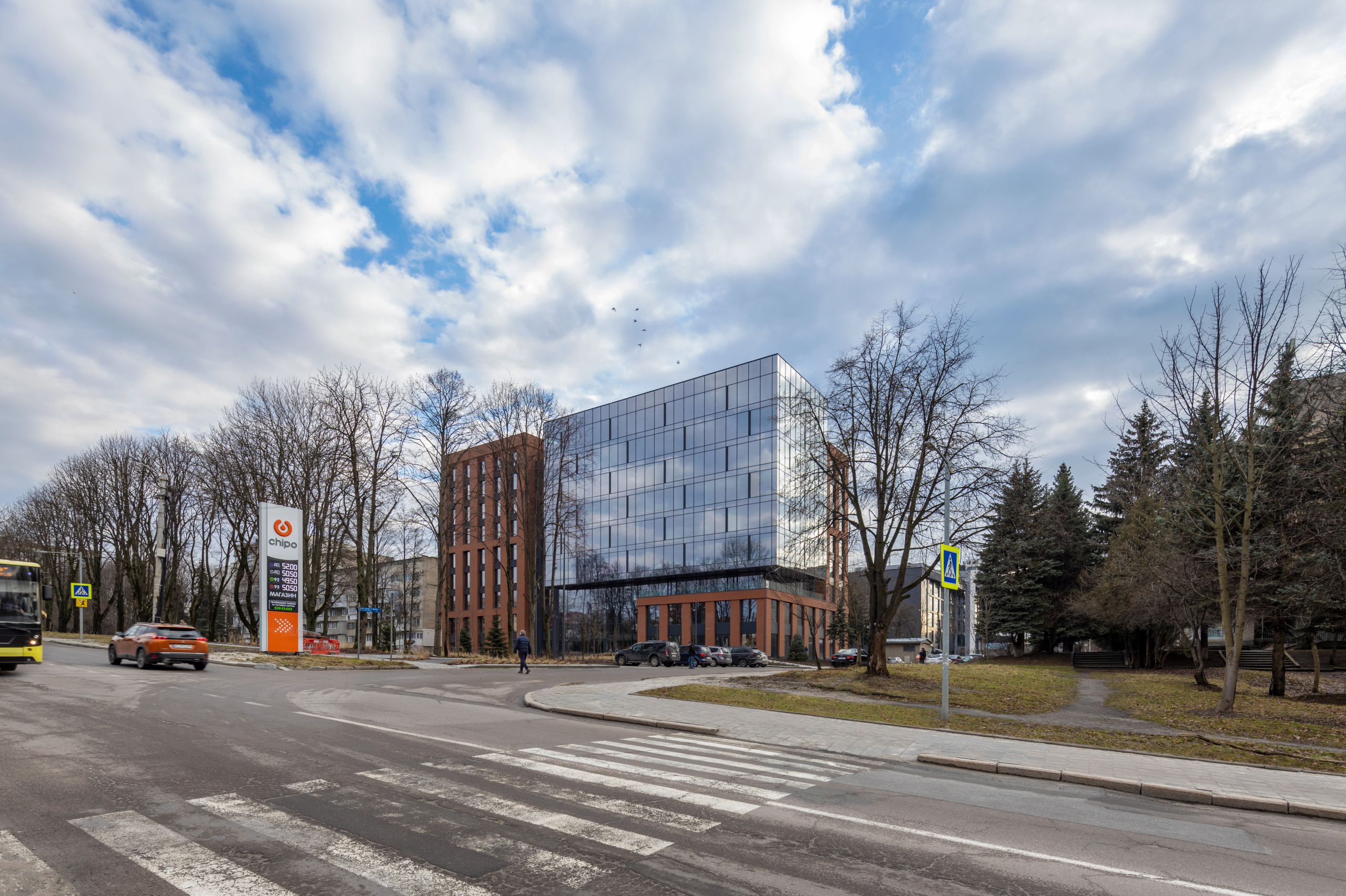 Kristal Plaza бізнес-центр та апарт-готель