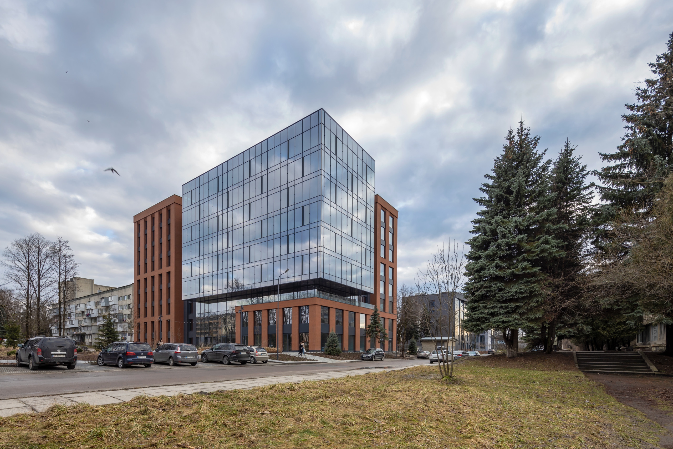 Kristal Plaza бізнес-центр та апарт-готель