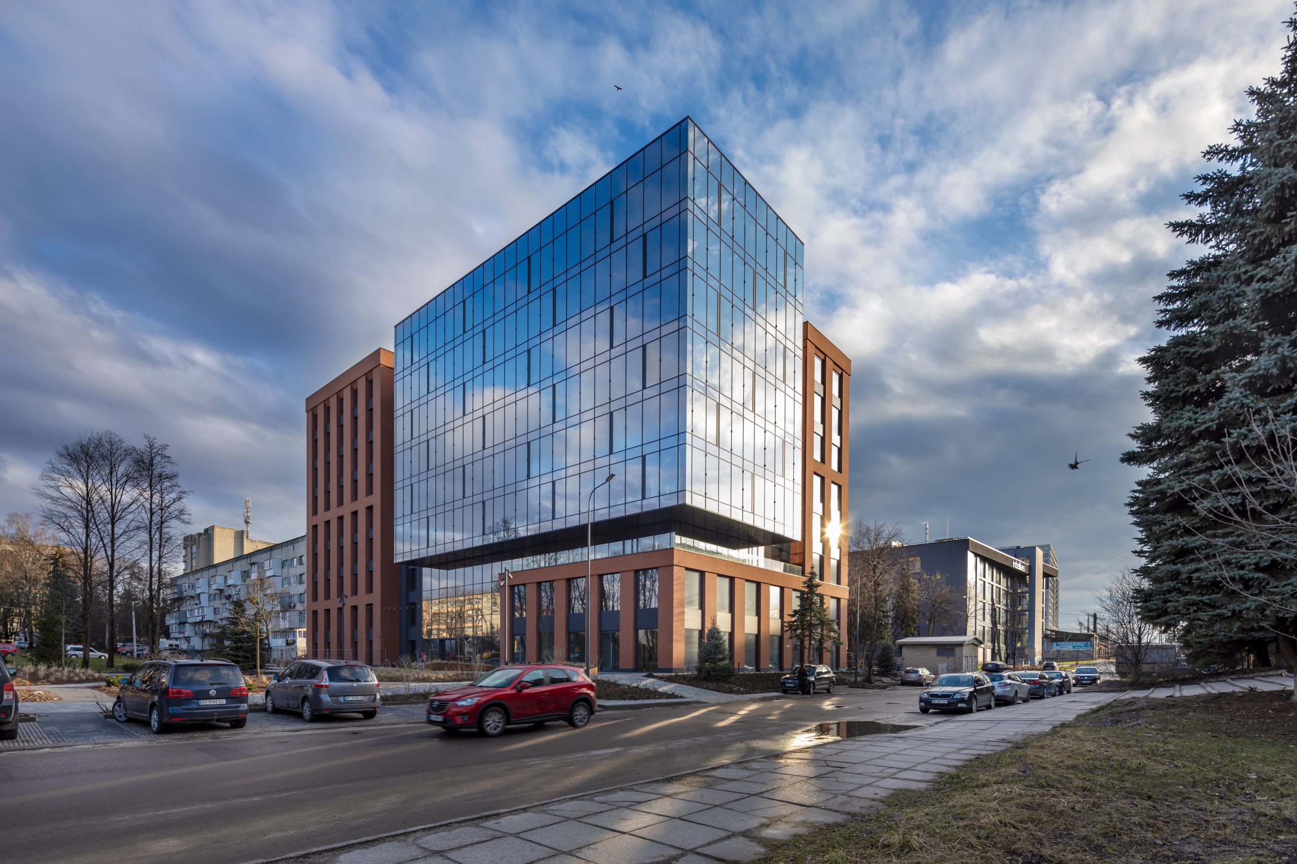 Kristal Plaza бізнес-центр та апарт-готель