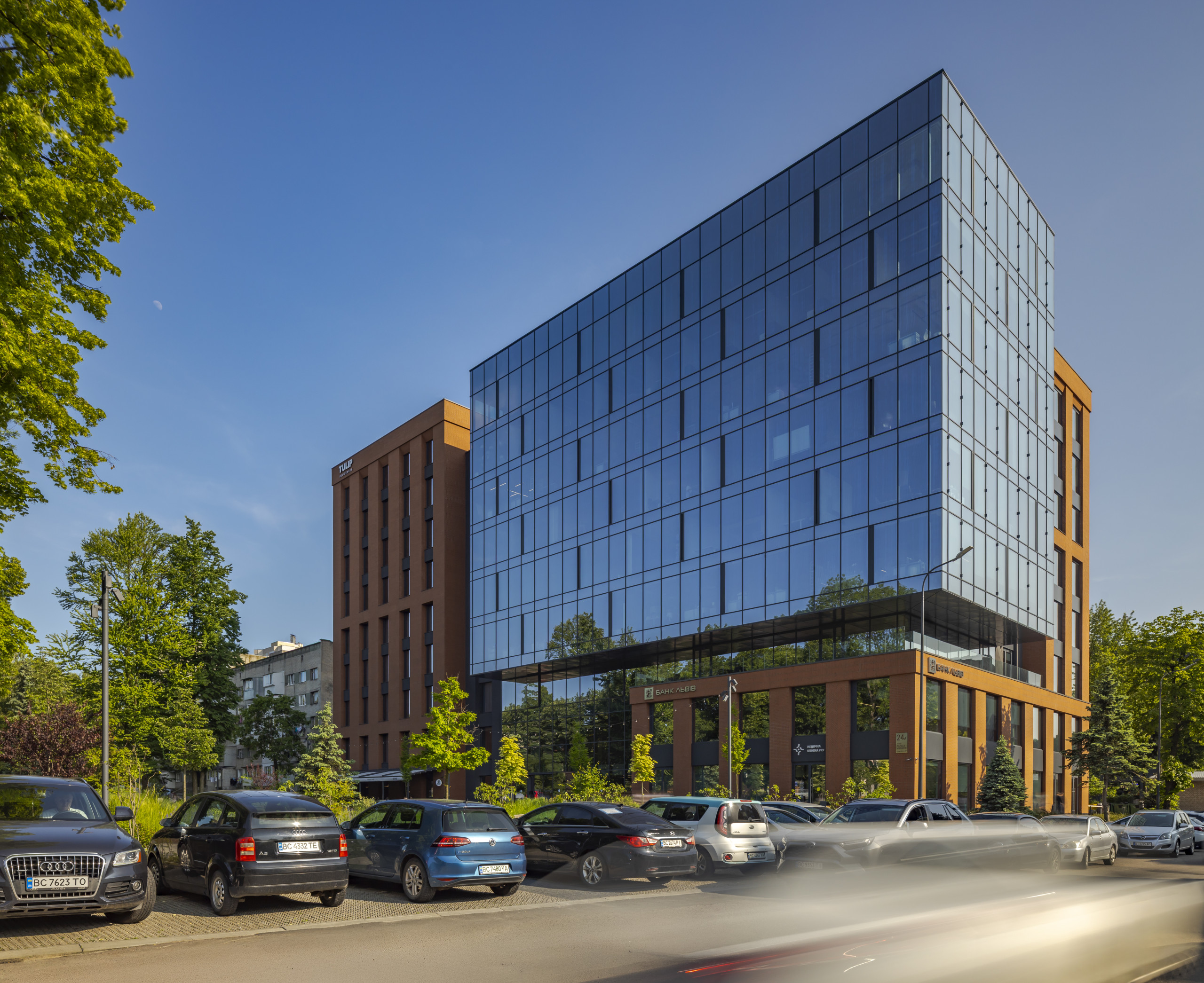 Kristal Plaza бізнес-центр та апарт-готель