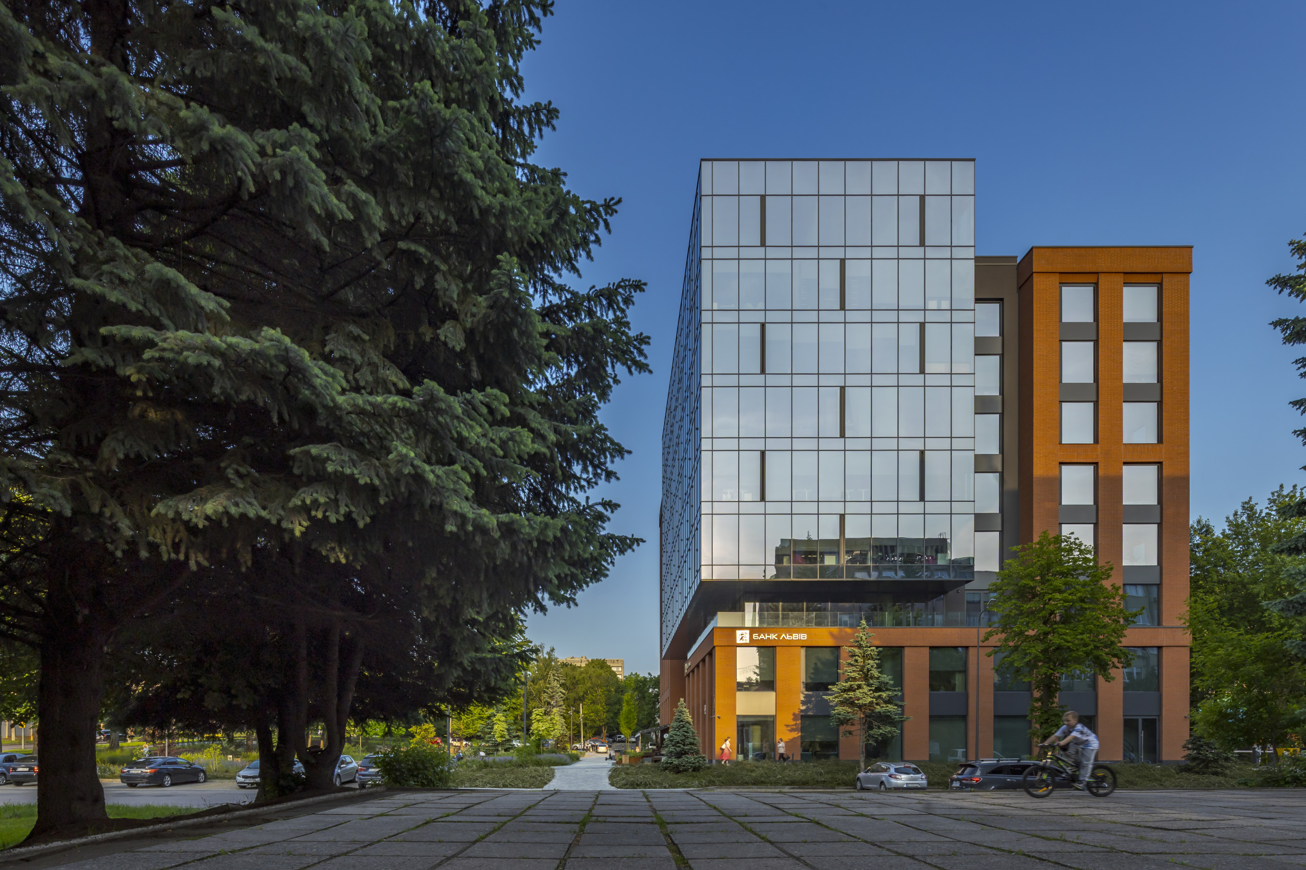 Kristal Plaza бізнес-центр та апарт-готель