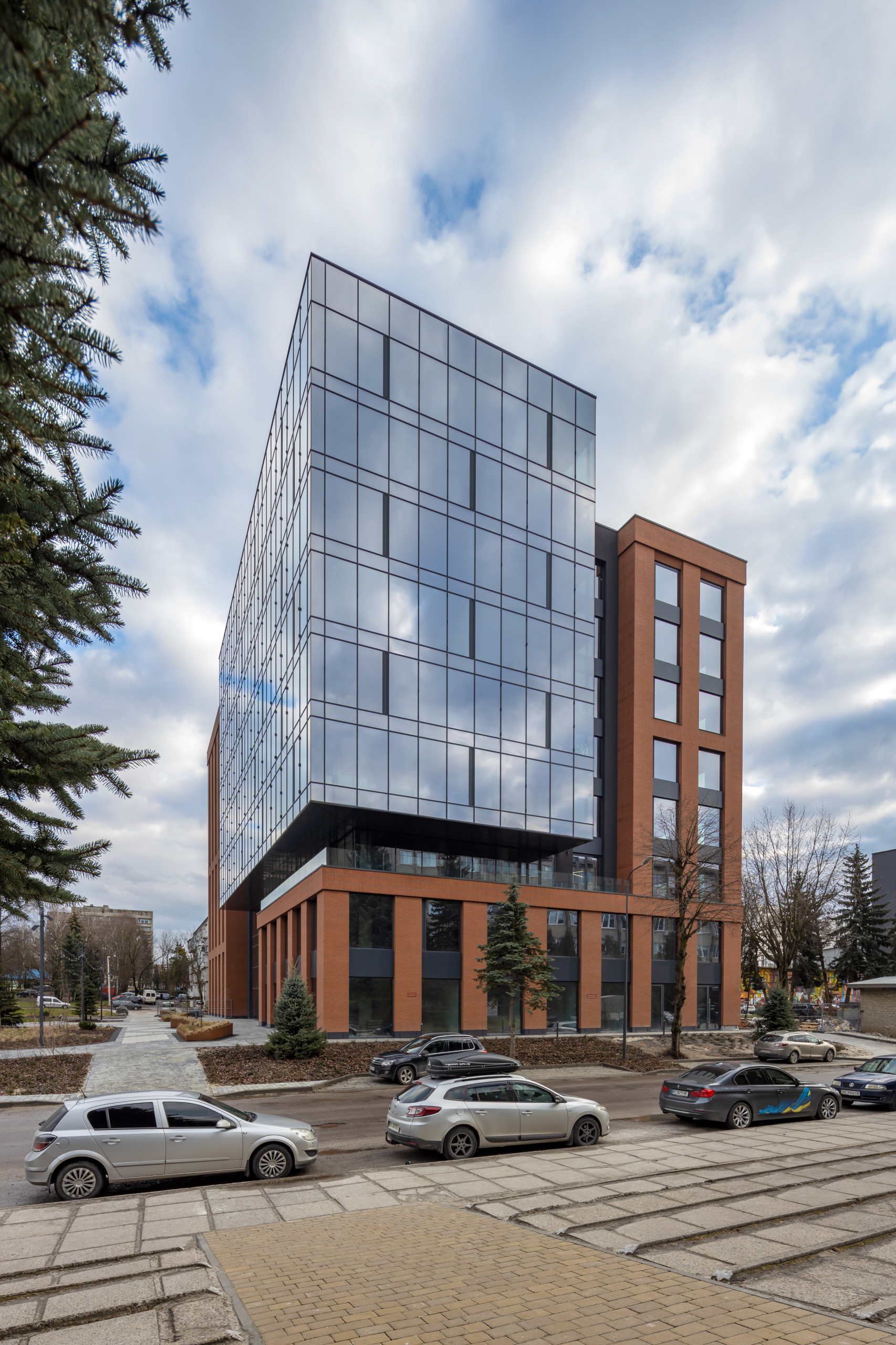 Kristal Plaza бізнес-центр та апарт-готель